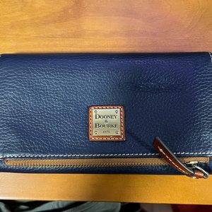 Pebble dooney wallet